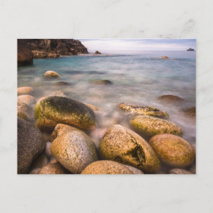 Porth Nanven ist eine felsige Bucht nahe Land's En Postkarte