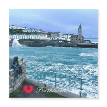 Porthleven Uhrturm + Gewartet für Fischskulpturen