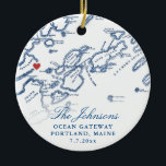 Portland Maine Map Neu verheiratet Keepake Weihnac Keramik Ornament<br><div class="desc">Feiern Sie ihre Liebe mit einem personalisierten Weihnachtsschmuck, mit einer raffinierten marineblauen Karte von Casco Bay in Portland, Maine. Dieses elegante Ornament besticht durch seine beeindruckenden Räumlichkeiten wie Ocean Gateway, Brick South, The Portland Company Complex, DeMillo's und Portland Schooner Co. und besticht durch den Charme der Küste. Das Foto des...</div>
