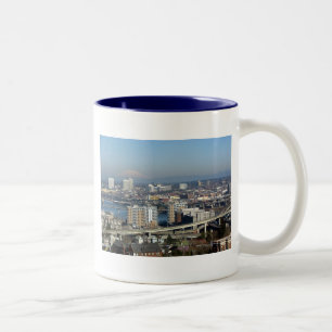 Portland sah von der Lufttram an Zweifarbige Tasse
