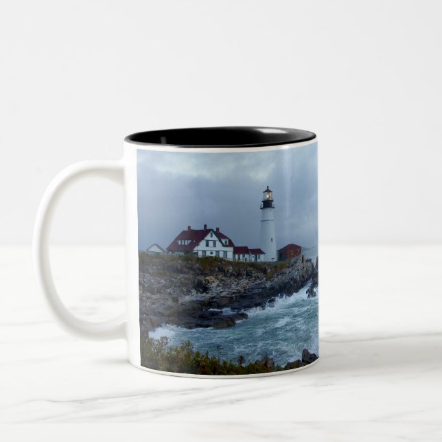 Portlandhauptleuchtturm am Sonnenaufgang Zweifarbige Tasse (Links)