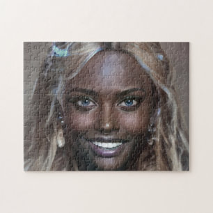 Portrait Brünett Blonde Smile Teeth Young Woman