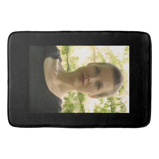 Portrait einer jungen Frau Badematte (Vorderseite)