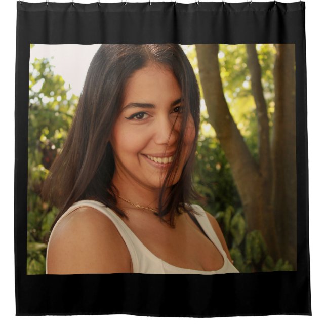 Portrait einer jungen Frau Duschvorhang (Vorderseite)