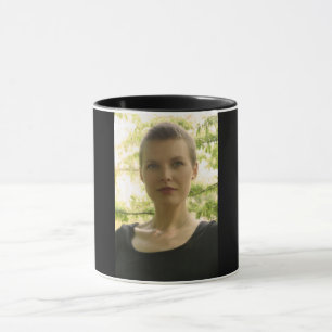 Portrait einer jungen Frau Tasse