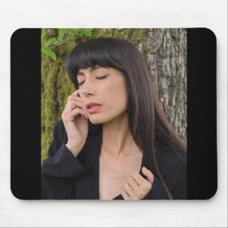 Portrait einer schönen jungen Frau Mousepad