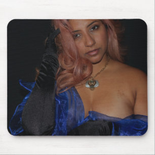 Portrait einer schönen jungen Frau Mousepad