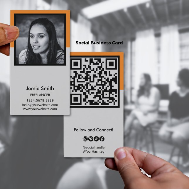 Portrait Foto Social QR Code Schwarz, Orange & Gra Visitenkarte (Portrait Photo Social QR code Black, Orange & Gray Business Card)