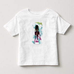 Portrait von jungen Frauen mit Handtasche und Rege Kleinkind T-shirt