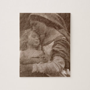 Porträt der Mutter und des Kindes (Sepia-Foto)
