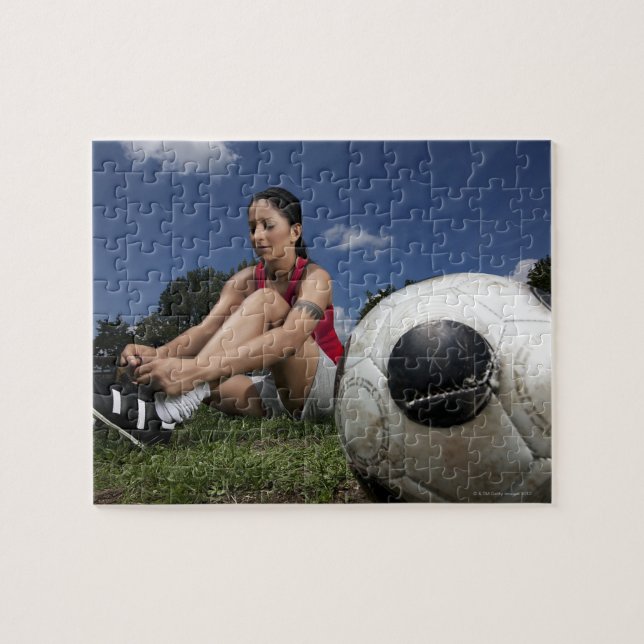 Porträt der weiblichen Fußballspielerin, die sie b (Horizontal)