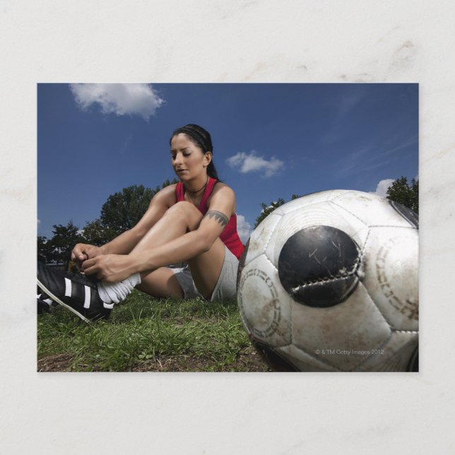 Porträt der weiblichen Fußballspielerin, die sie b Postkarte (Vorderseite)