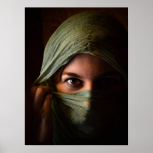 Porträt einer Frau, Grüner Kopfschmuck, Mode Poster