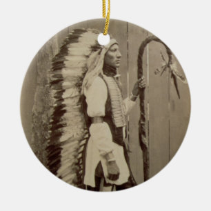 Porträt eines amerikanischen Ureinwohners von Keramikornament