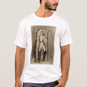 Porträt eines amerikanischen Ureinwohners von T-Shirt