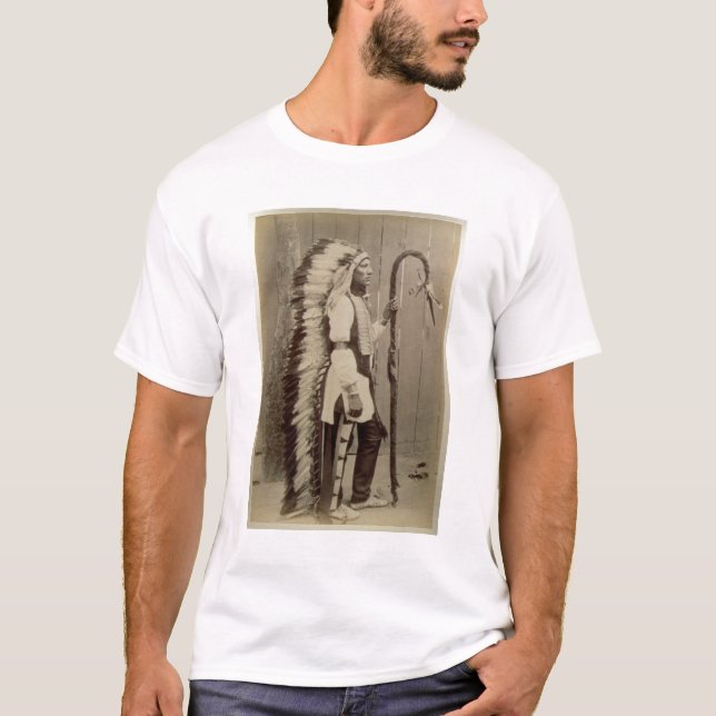 Porträt eines amerikanischen Ureinwohners von T-Shirt (Vorderseite)