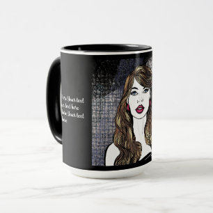 Porträt eines Mädchens mit langbraunem Haar Tasse