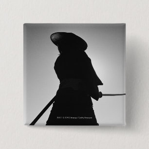 Porträt eines Samurai-Kriegers, der eine Klinge Button