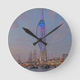 Portsmouth, Hampshire, England Runde Wanduhr