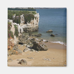Portugal, Cascais. Praia da Rainha, ein Strand in Magnet