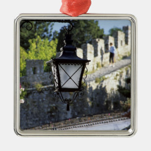 Portugal, Obidos. Eisenstraßenlampe und 14. Ornament Aus Metall