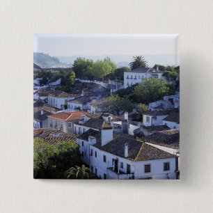 Portugal, Obidos. Erhöhte Sicht auf die weiß gewas Button