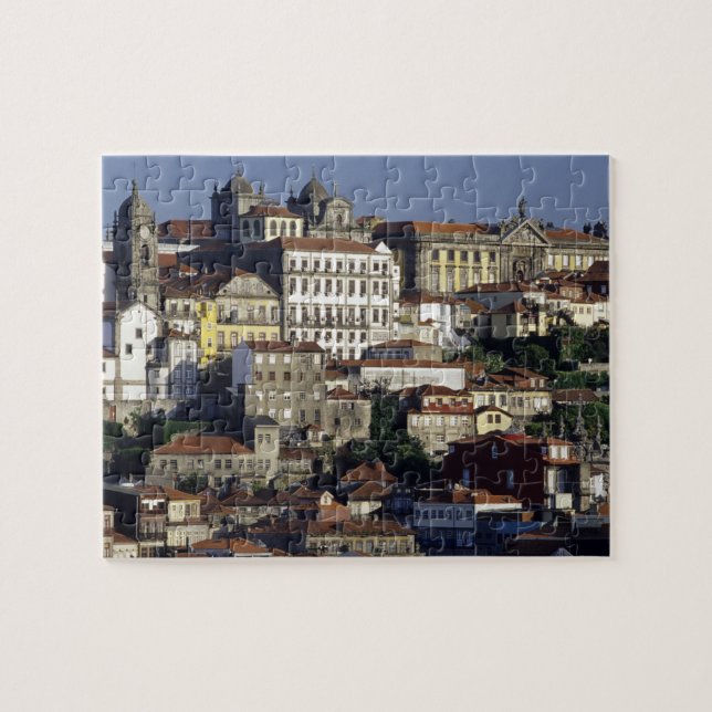 Portugal, Porto. Historische Häuser und (Horizontal)