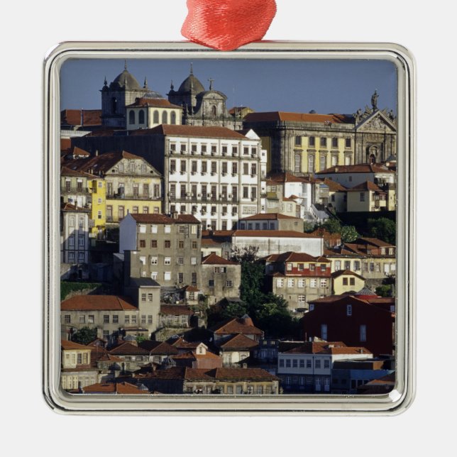 Portugal, Porto. Historische Häuser und Silbernes Ornament (Vorne)