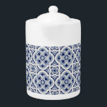 Portugiesisch-blaue Fliese<br><div class="desc">Dieses Produkt hat ein aufwändiges Design mit dunkelblauem Hintergrund und weißen Ziermustern. Das Design erinnert an traditionelle Keramik- oder Porzellanstile, die für alle interessant sein können, die die klassische oder Vintage Ästhetik schätzen.</div>