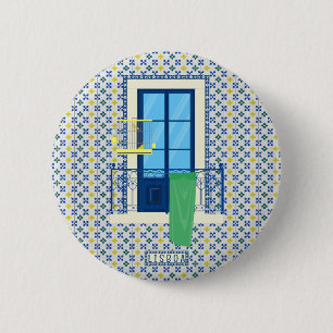 Portugiesische Fliesen und Fensterbalkon mit Vogel Button