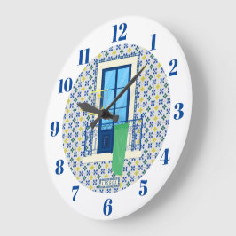 Portugiesische Fliesen und Fensterbalkon mit Vogel Große Wanduhr