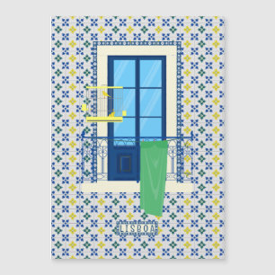 Portugiesische Fliesen und Fensterbalkon mit Vogel Magnetkarte