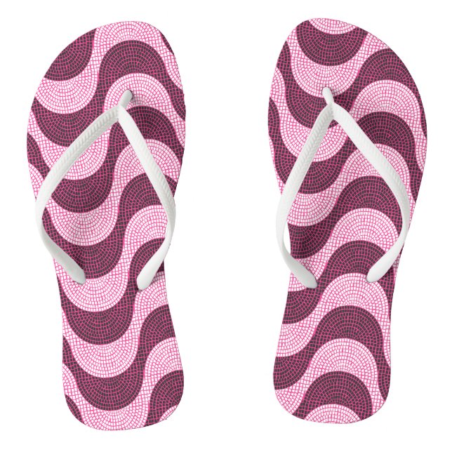 Portugiesische Kopfsteinwellen in modernem Rosa Flip Flops (Fußbett)