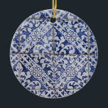 Portugiesische Tiles - Azulejo Blau und Weiße Flor Keramik Ornament<br><div class="desc">Handgemalte traditionelle Fliesen aus Portugal. Muster der Perfektion. Azulejo blaue und weiße Blumenblätterfliesen Kunstwerke. Die perfekte Dekoration,  das ideale Geschenk für jeden Anlass.</div>