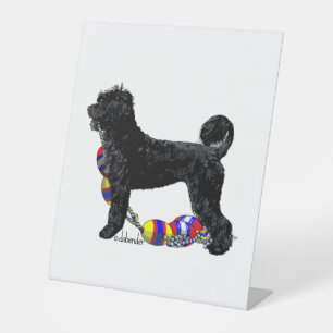 Portugiesischer Wasserhund Stehend mit Schwimmlini Sockelschild