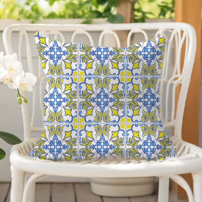Portuguese Tile Pattern Yellow White Blue Kissen (Von Creator hochgeladen)