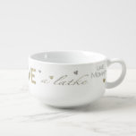 Porzellansuppe Mug "Liebe a Latke" Große Suppentasse<br><div class="desc">Porzellansuppe Mug "Live Liebe lachen ein Latke"/Glittery Personalize durch Löschen und Ersetzen von Text, "wie Mommy" mit Ihrer eigenen Nachricht. Wählen Sie Ihren bevorzugten Schriftart Stil, Größe und Farbe. Viel Spaß! Danke, dass ihr angehalten und vorbeigekommen seid! Viel geschätzt!!! Stil: Suppe Umarmung Verfeinern Sie die Mahlzeit mit einem Suppe Schlamm!...</div>