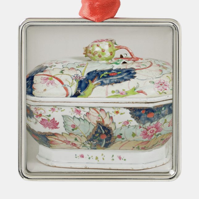 Porzellanteller, 18. Jahrhundert Silbernes Ornament (Vorne)