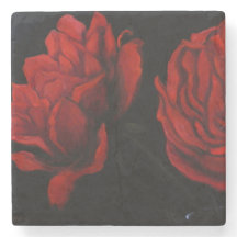 Posavasos de piedra con rosas rojas