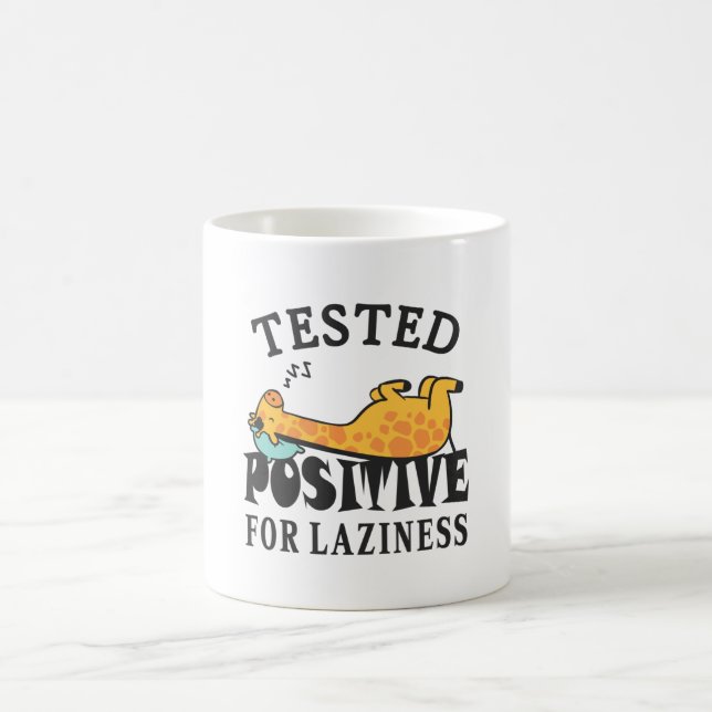 Positiv für Faulheit Giraffe getestet Kaffeetasse (Mittel)