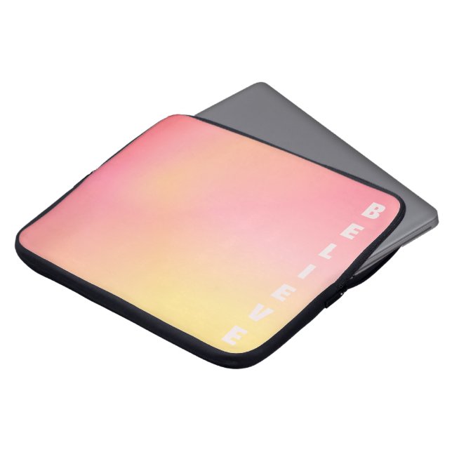 Positiv Pink Peach Gradient Ästhetik "Glauben" Laptopschutzhülle (Vorne Oben)