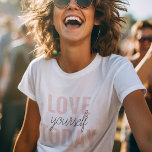 Positive Liebe Sie heute Pastel Pink Zitat T-Shirt<br><div class="desc">Positive Liebe Sie heute Pastel Pink Zitat</div>