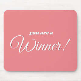Positives Zitat in Korallenrosa und Weiß Mousepad