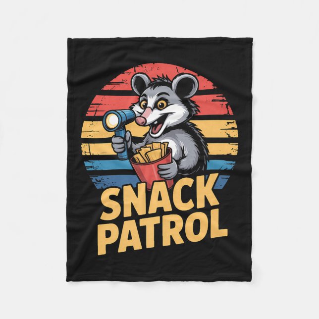 Possum Snacks Patrouille mit Flashlight und Chips  Fleecedecke (Vorderseite)