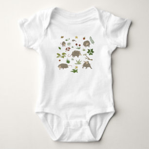 Possummen in einem Berry Field in White Baby Strampler