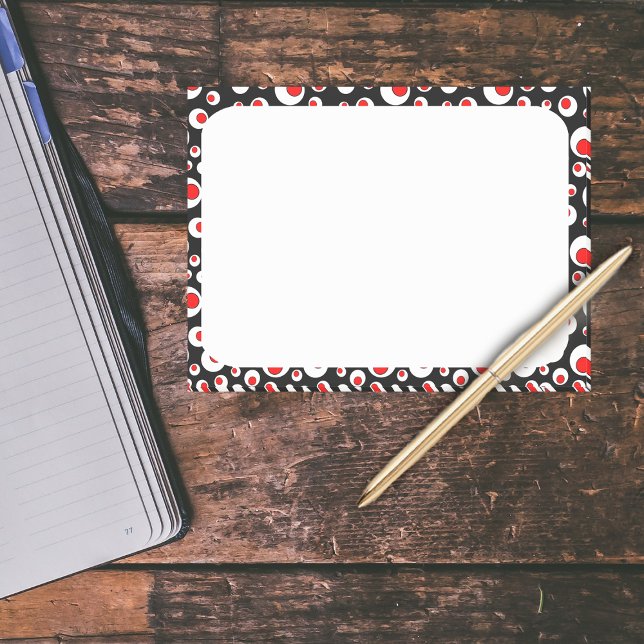 Post-it® Cercles blancs rouges Cool géométriques Abstraits (Abstract geometric pattern of bright red circles in white circles on black and white post it notes.)