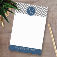 Chevrons gris et bleu marine avec monogramme