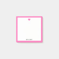 Coeur rose vif et frontière sur blanc avec nom