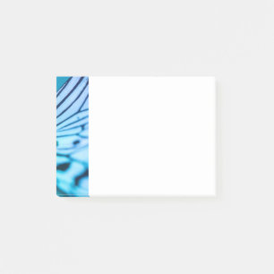 Post-it® Détail photo de l'aile papillon bleu et noir