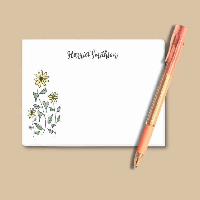 Post-it® Fleurs sauvages rétros marguerite personnalisée Ar (This Post-It Notes pad features whimsical hand-drawn daisies, with personalization in chic script.)